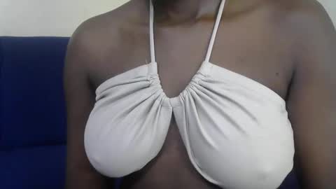 Snapshot of chelley4 chatting on 18, 11, 2025 chelley online show from 18, 11, 2025