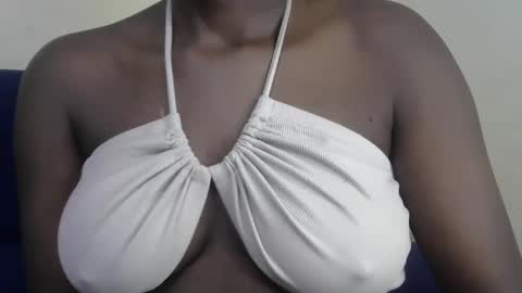 Snapshot of chelley4 chatting on 19, 11, 2025 chelley online show from 19, 11, 2025