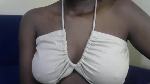 Snapshot of chelley4 chatting on 23, 11, 2025 chelley online show from 23, 11, 2025