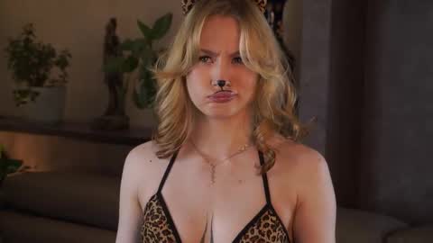 LorenLinda online show from 18, 10, 2025