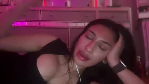 Snapshot of cherliecarmen chatting on 27, 12, 2024 cherliecarmen online show from 27, 12, 2024