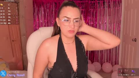 Snapshot of cherry_blond_ chatting on 4, 2, 2025 Cherry online show from 4, 2, 2025