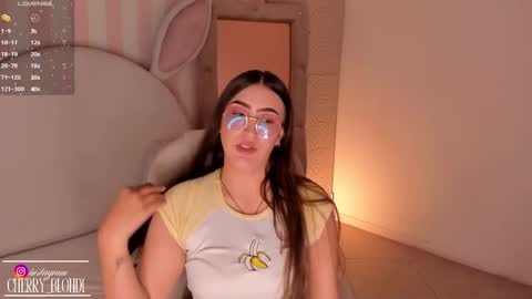 Snapshot of cherry_blond_ chatting on 25, 2, 2025 Cherry online show from 25, 2, 2025