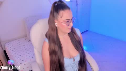 Snapshot of cherry_blond_ chatting on 3, 10, 2025 Cherry online show from 3, 10, 2025