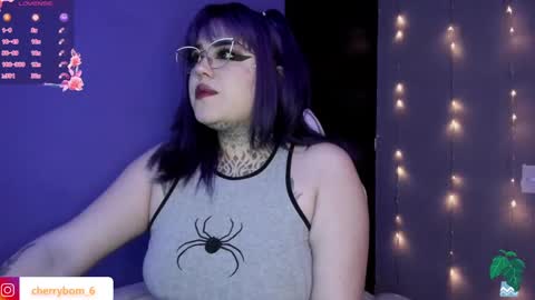  dayis independent model  online show from 2, 3, 2025