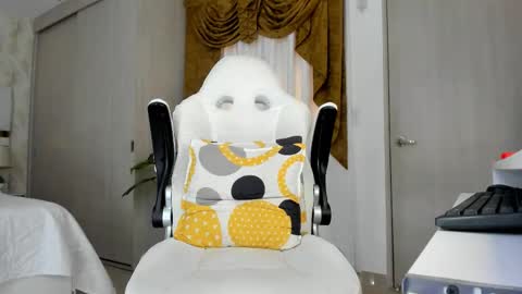 Independent Cherry fox online show from 29, 10, 2025