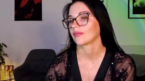 Snapshot of cherryluxe_ chatting on 24, 6, 2026 Kira online show from 24, 6, 2026