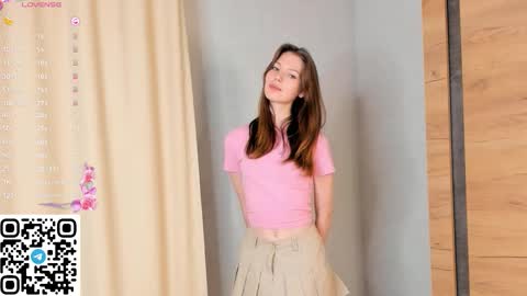 Snapshot of cherrymira chatting on 4, 12, 2025 Loise online show from 4, 12, 2025