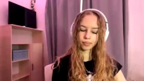 Evie online show from 15, 10, 2025