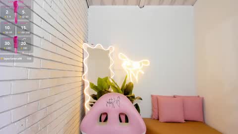 Snapshot of chiara_tay chatting on 5, 2, 2025 Chiara online show from 5, 2, 2025