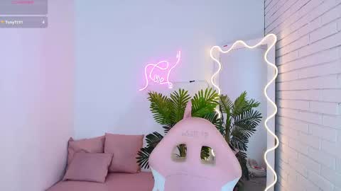 Snapshot of chiara_tay chatting on 8, 3, 2025 Chiara online show from 8, 3, 2025