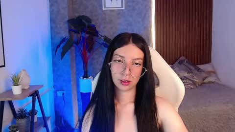 Snapshot of chiaraa_fiore chatting on 6, 3, 2025 Chiara online show from 6, 3, 2025