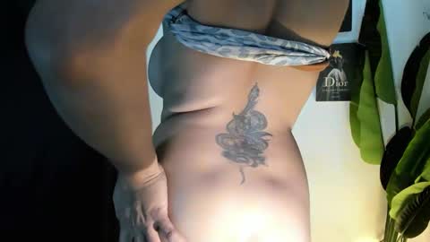 Snapshot of chixies_ladies chatting on 28, 4, 2026 chixies_ladies online show from 28, 4, 2026