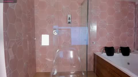 Chloe online show from 10, 11, 2025