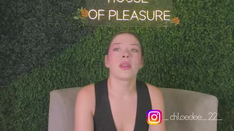 Snapshot of chloe_dee_ chatting on 15, 9, 2025 Chloe online show from 15, 9, 2025