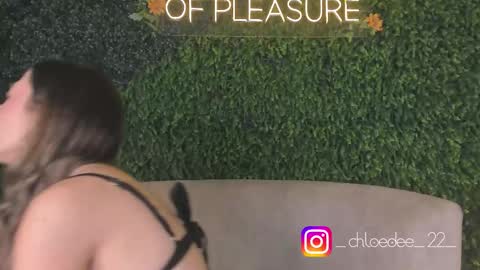 Snapshot of chloe_dee_ chatting on 18, 9, 2025 Chloe online show from 18, 9, 2025