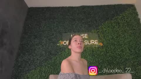 Snapshot of chloe_dee_ chatting on 20, 9, 2025 Chloe online show from 20, 9, 2025