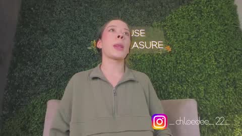 Snapshot of chloe_dee_ chatting on 24, 9, 2025 Chloe online show from 24, 9, 2025