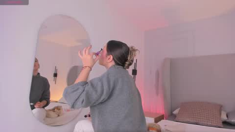 Snapshot of chloe_dee_ chatting on 12, 11, 2025 Chloe online show from 12, 11, 2025