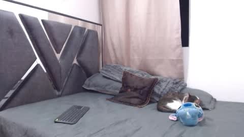 Chloe and Danna online show from 20, 3, 2026