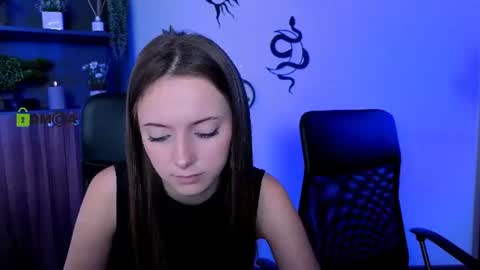 Snapshot of chloe_ley chatting on 8, 7, 2026 chloe_ley online show from 8, 7, 2026