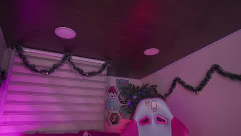 CLOE  online show from 15, 12, 2025