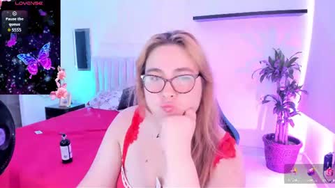 Snapshot of chloe_prg chatting on 28, 7, 2026 chloe_prg online show from 28, 7, 2026