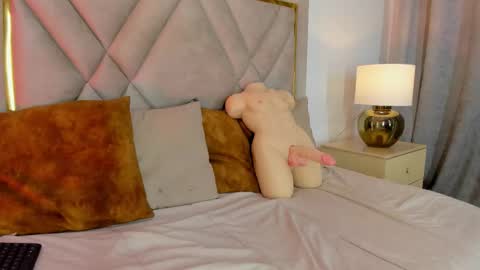 chloe_wilson7 online show from 7, 3, 2026