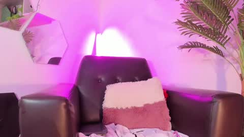 Snapshot of chloee_adams_ chatting on 19, 2, 2025 Chloe online show from 19, 2, 2025