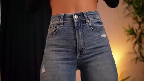 chloemin_ online show from 10, 11, 2025