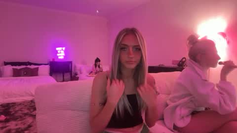 Snapshot of chloeros3e chatting on 26, 9, 2025 chloeros3e online show from 26, 9, 2025