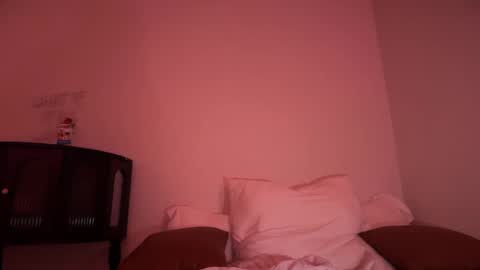 Snapshot of chloeros3e chatting on 4, 10, 2025 chloeros3e online show from 4, 10, 2025