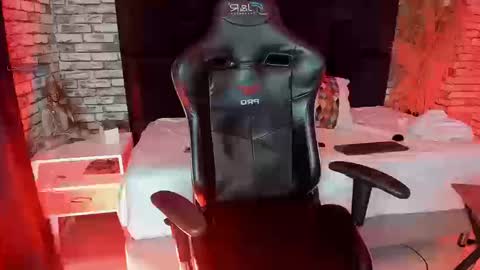 .. Chloe .. online show from 18, 3, 2026