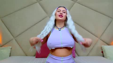 Chloe Vee online show from 14, 2, 2026