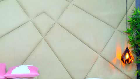 Chloe Vee online show from 25, 7, 2026