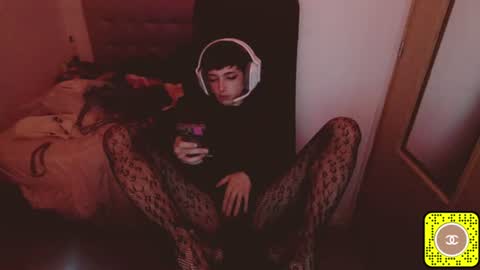 Snapshot of chloevenommm chatting on 15, 7, 2026 chloevenommm online show from 15, 7, 2026