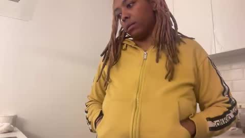 Snapshot of chocolatecakequeen chatting on 5, 12, 2024 ChocolateCakeQueen online show from 5, 12, 2024