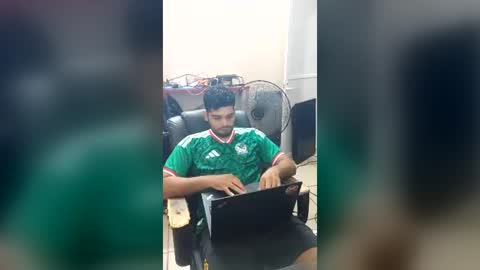Snapshot of cholulart chatting on 8, 8, 2026 cholulart online show from 8, 8, 2026