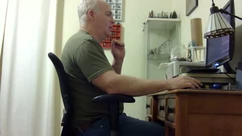 Snapshot of chris2002b chatting on 22, 11, 2025 chris2002b online show from 22, 11, 2025