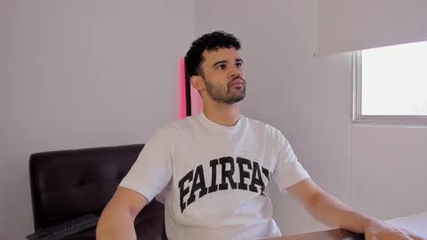 Im Chirs IM MODEL INDEPENDT online show from 25, 9, 2025