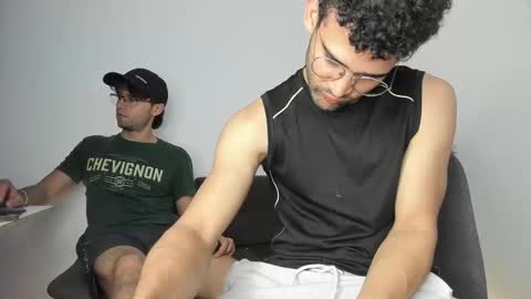 Im Chirs IM MODEL INDEPENDT online show from 7, 11, 2025