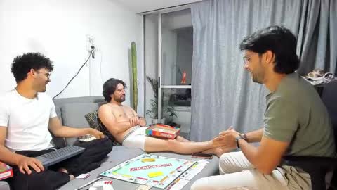 Im Chirs IM MODEL INDEPENDT online show from 22, 11, 2025