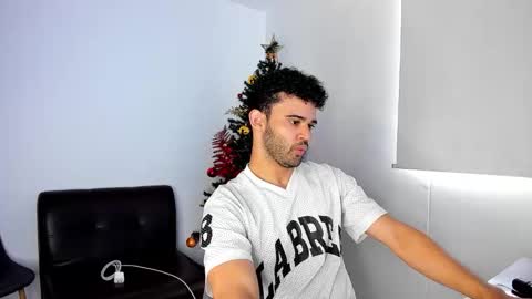 Im Chirs IM MODEL INDEPENDT online show from 5, 12, 2025