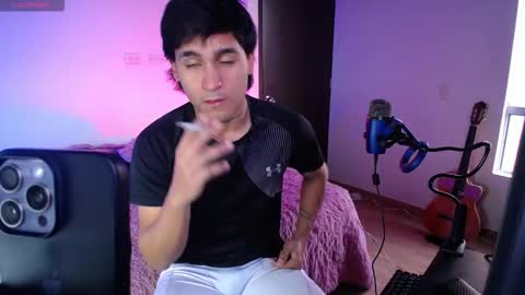 Snapshot of chriss_wg_ chatting on 28, 10, 2025 Christian Wang online show from 28, 10, 2025