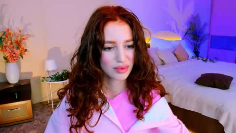 christinaconteeree online show from 10, 10, 2025