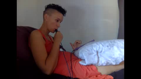 Snapshot of christinasaunters chatting on 11, 10, 2025 Christina Saunters online show from 11, 10, 2025