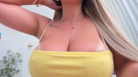 Snapshot of christine0990__ chatting on 15, 7, 2026 Hi im Christine online show from 15, 7, 2026