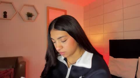 Snapshot of christine_harper chatting on 3, 11, 2025 Christine online show from 3, 11, 2025