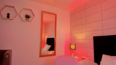 Snapshot of christine_harper chatting on 1, 12, 2025 Christine online show from 1, 12, 2025