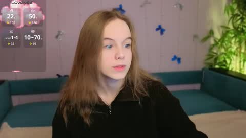 EvaBlonde TayaBrunette EliieBlack hair online show from 18, 1, 2026